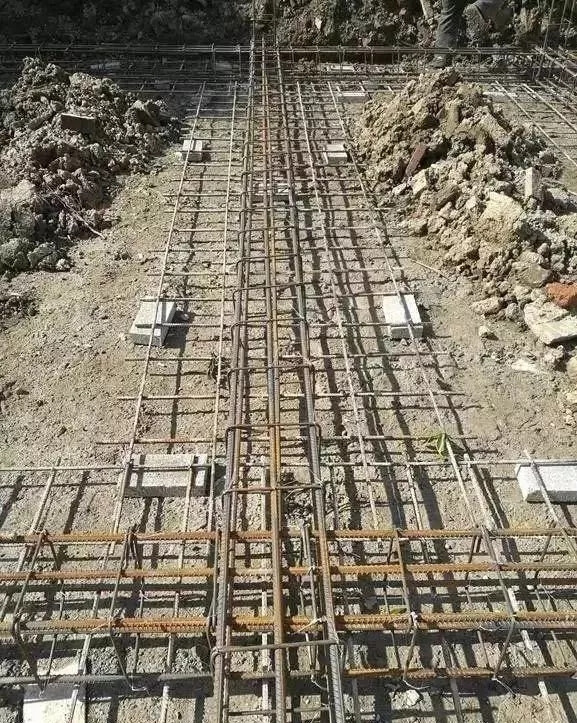 自建房施工正確的鋼筋接頭做法，不給房子留隱患！